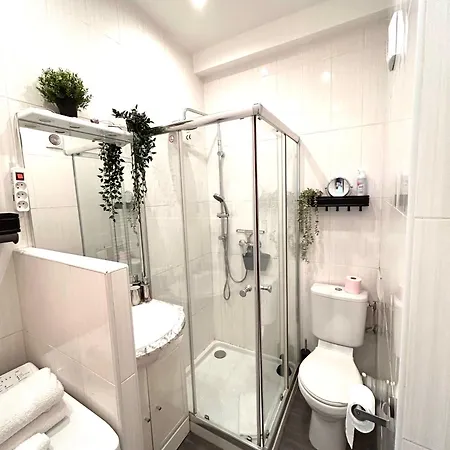 Cocooning Avec Terrasse Au Calme Quartier Les Musiciens A 7 Minutes A Pieds Nice